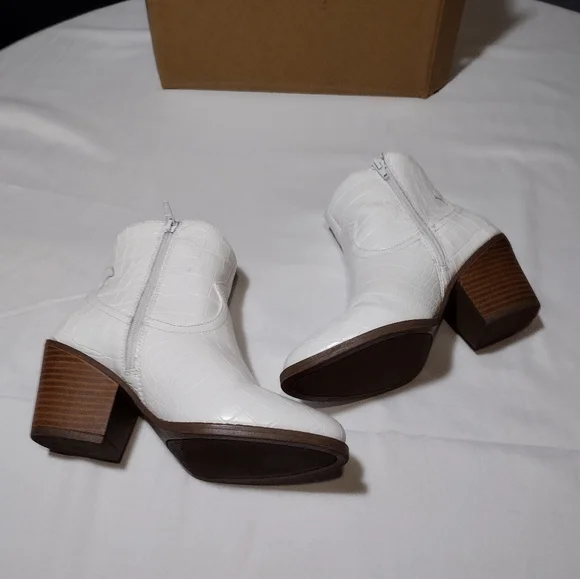 Sugar Tula Vegan Leather Snake Skin Pointed Toe Western Ankle Boots - Picture 4 of 16